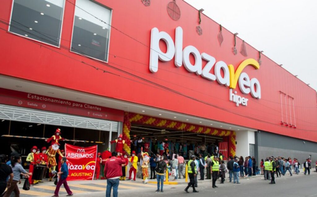 Plaza Vea abre sus puertas para sus nuevos personales